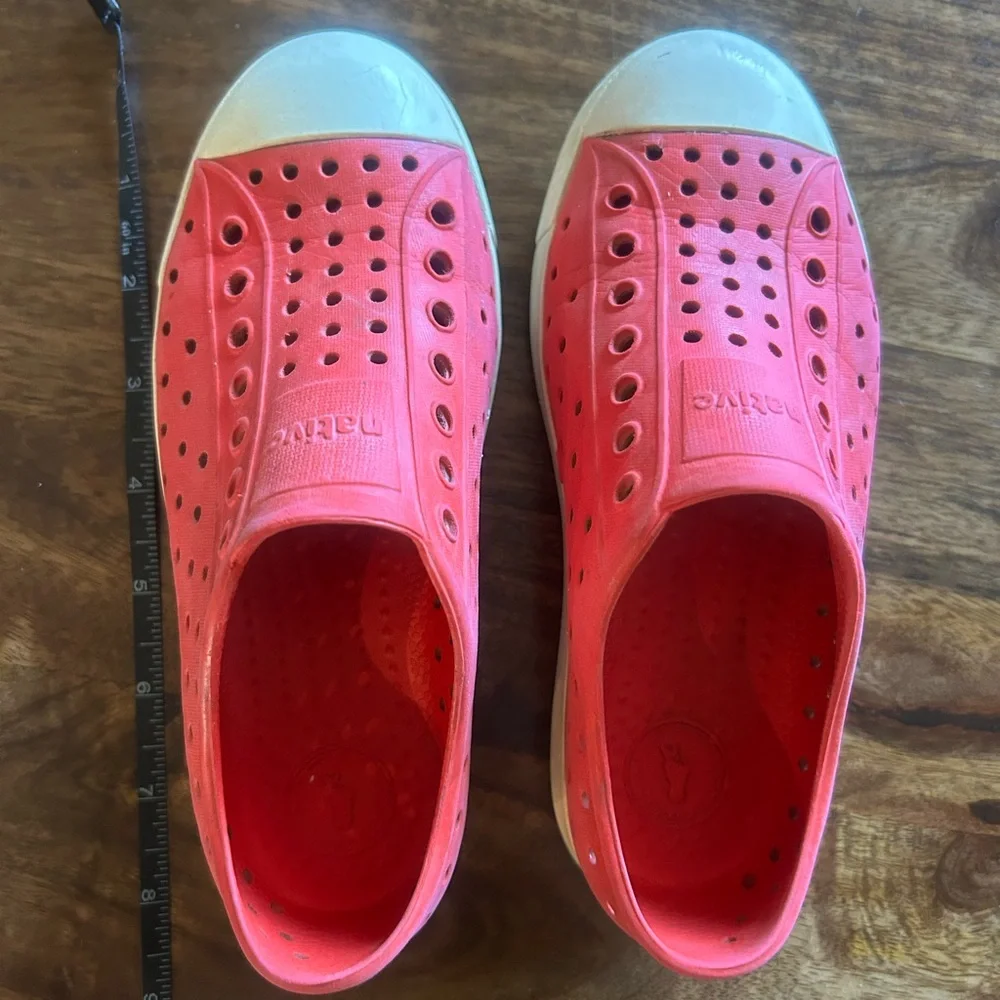 Native Kids Red Water Shoes Size 3 Slip On Summer